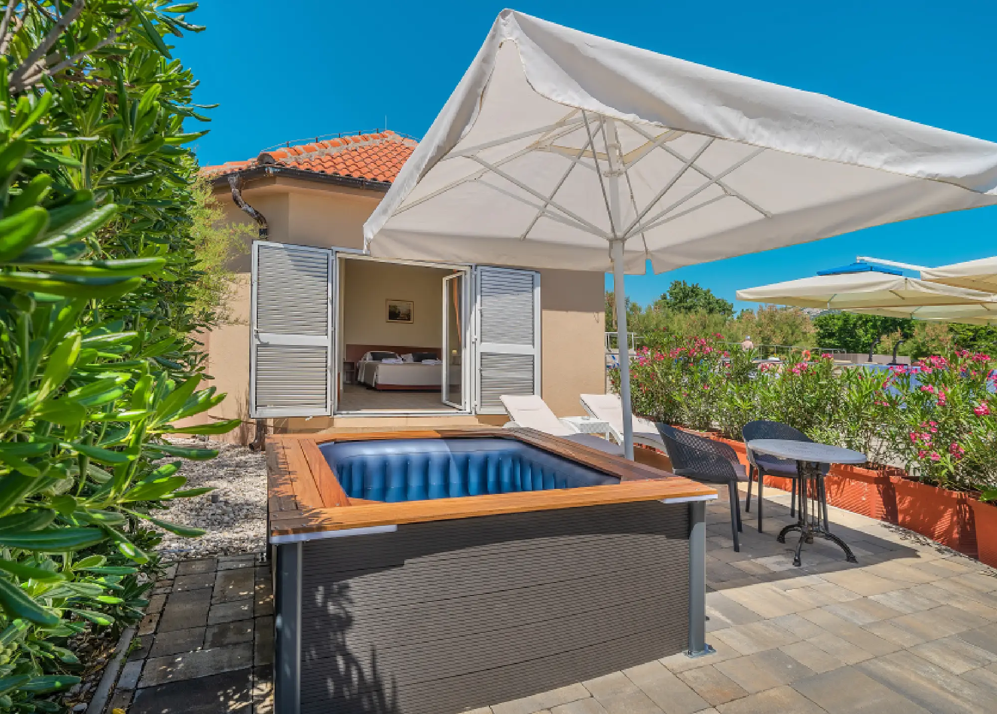 Pool Studio s privatnom terasom i pogledom na more