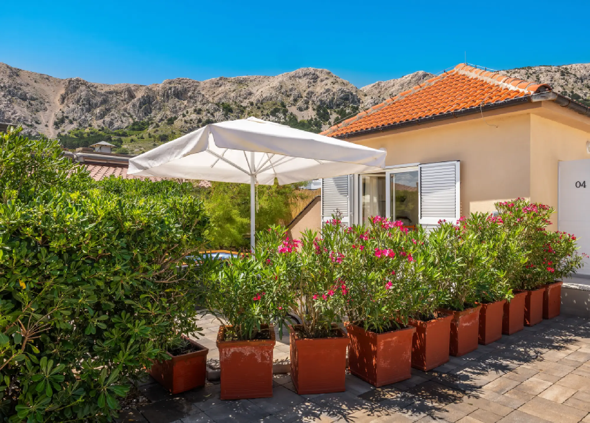 Pool Studio s privatnom terasom i pogledom na more